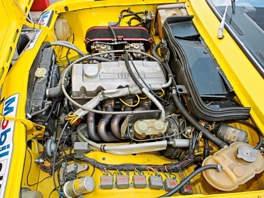 Моторный отсек Opel Ascona 1.9 SR Rally Version (A) 1973 года  (фото 10 из 29)
